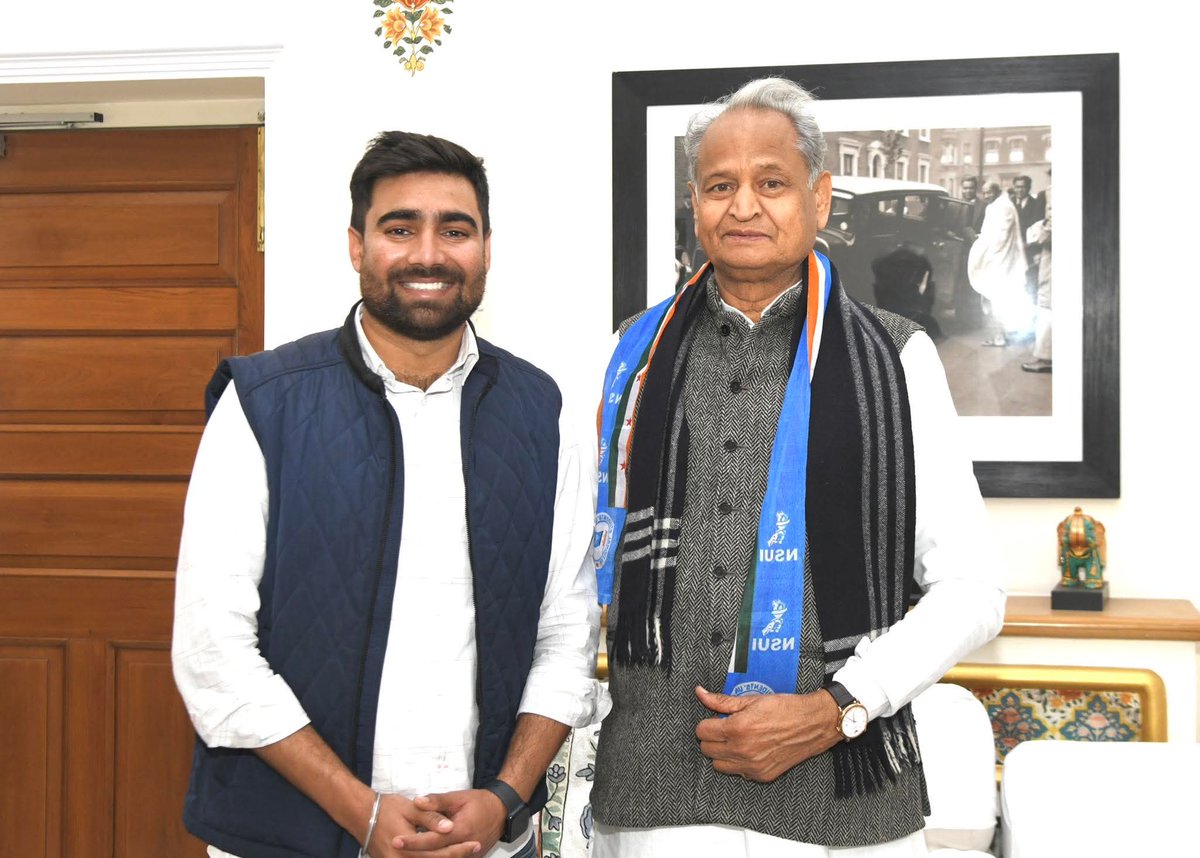 dharmesh_nsui's tweet photo. राजस्थान NSUI के ऊर्जावान प्रदेशाध्यक्ष, भाई विनोद जाखड़ जी को जन्मदिन की हार्दिक बधाई एवं शुभकामनाएँ।

ईश्वर से आपके उत्तम स्वास्थ्य, दीर्घायु जीवन, निरंतर जनसेवा एवं उज्ज्वल भविष्य की कामना करता हूँ।
@VinodJakharIN
#HappyBirthday 
#dharmesh_batwal https://t.co/Iutpn1uZY0