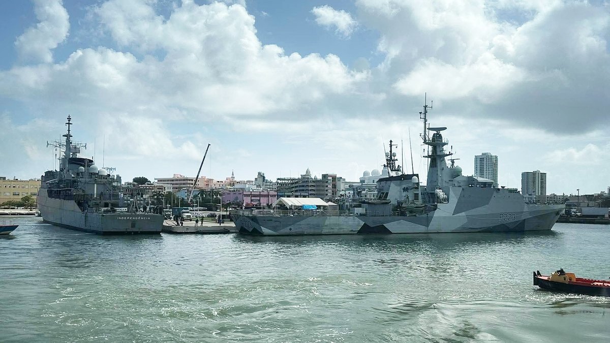 .<a href="/HMS_Medway/">HMS Medway</a> alongside in 🇵🇷San Juan, Puerto Rico with 🇧🇷Brazilian frigate BNS Independência.

Via: San Juan Harbour
