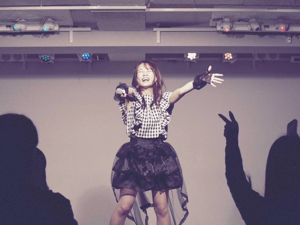 #パムプロ Day2ありがとうございました！！
楽しすぎました！！これも観てくれるみなさまのおかげです🙏

1. 七つの海よりキミの海/上坂すみれ
2. おジャ魔女カーニバル!!
3. 最強の推し！/鈴木愛理
4. 怪獣の花唄/Vaundy

むろみ〜〜！って一緒にやってくれてありがとう〜〜！
#たすライブ