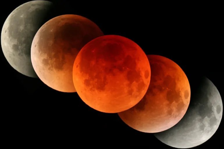 مواعيد الخسوف الليلة في السعودية:

06:28م – بداية شبه الظل.

07:27م – بداية الخسوف الجزئي.

08:30م – بداية الخسوف الكلي.

09:11م – ذروة الخسوف (القمر باللون الأحمر).

09:54م – نهاية الخسوف الكلي.

-