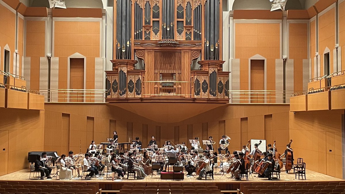 shin_orch's tweet photo. \あと2週間！/

今週の土日は豊田市コンサートホールにて、ホール練習をしました！
生のオルガンの響き、すごいですよ！！気になりますよね！！笑

残された時間はわずかですが団員一同最後まで磨き続けますので、ぜひ9/21はシンオケを聴きにいらしてくださいね！✨️ https://t.co/mj9YkHWwKG
