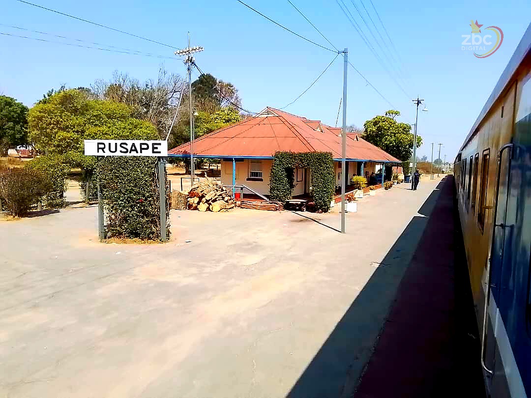 powerfmzimbabwe's tweet image. Rusape Station in our rear view mirror and the journey to the Sanaganayi/Hlanganani Expo continues.
#NRZTrain
#Sanganayi2025
#Sponsored
