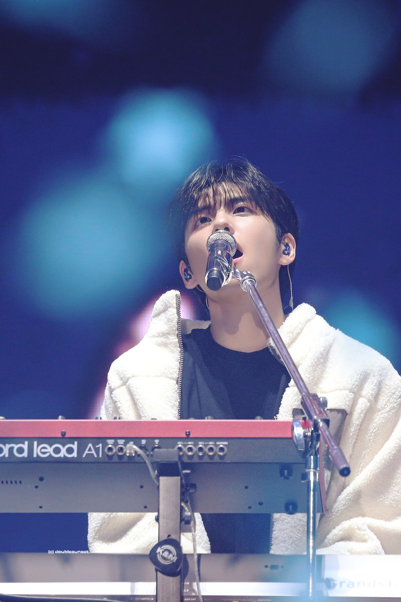 doublesunset_wp's tweet photo. 241221 #DAY6 #데이식스 #WONPIL #원필

별들 앞에서🌠 https://t.co/xOUx9mxfvf