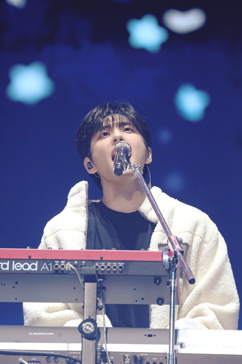 doublesunset_wp's tweet photo. 241221 #DAY6 #데이식스 #WONPIL #원필

별들 앞에서🌠 https://t.co/xOUx9mxfvf