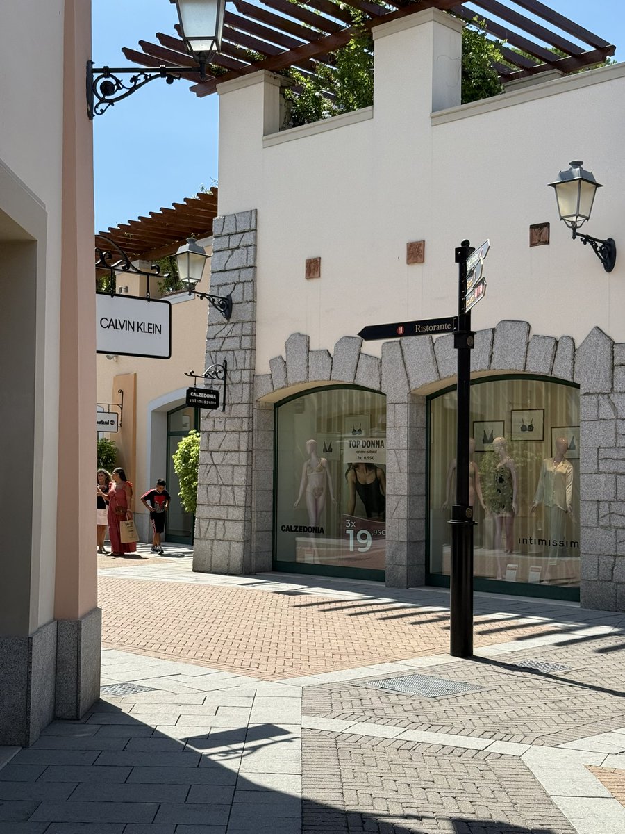 Ciro_DB92's tweet photo. Shopping 🛍️

#buonadomenica #sunday #shopping #buonpranzo #follow #me https://t.co/Gz8KdllKjP