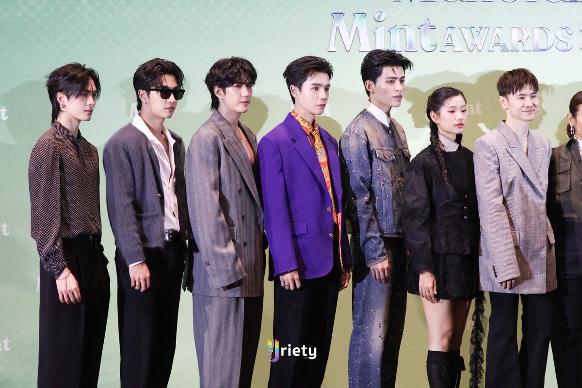 มันจะมีแค่คนเดียวเท่านั้นที่เสื้อกินมือ ลูกชั้นยังเด็กอยู่มากจริงๆ

JIMMYSEA AVOCEAN AT MCHOICE25

#MyMagicProphecyEP7