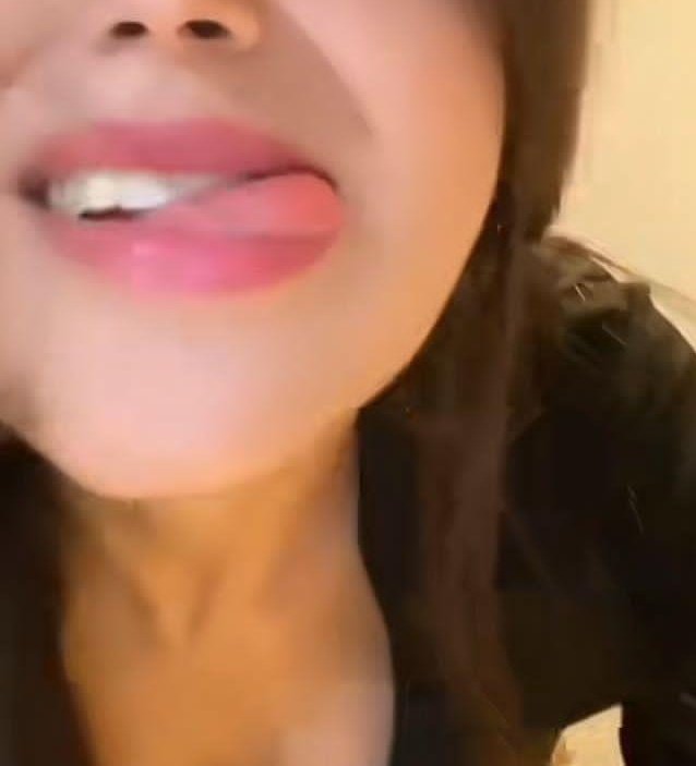 اهواناا هنا تعال ماصمص شفيفي وعلمني كيف اطعم