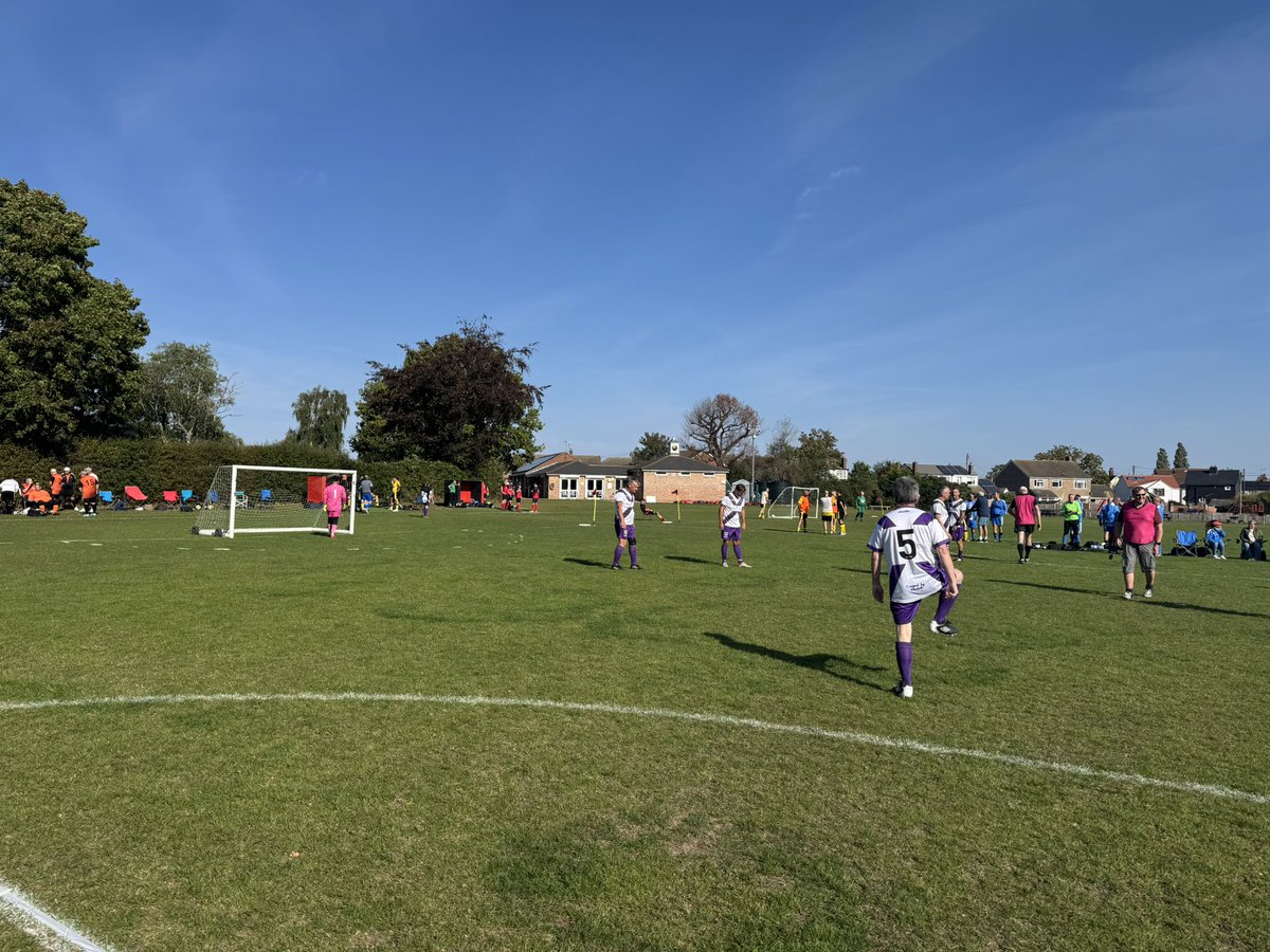 This morning marked the end of the season at Alresford with a lively set of walking football matches. skill, teamwork, and determination were clear in every game. up the Rs 🔴⚫️