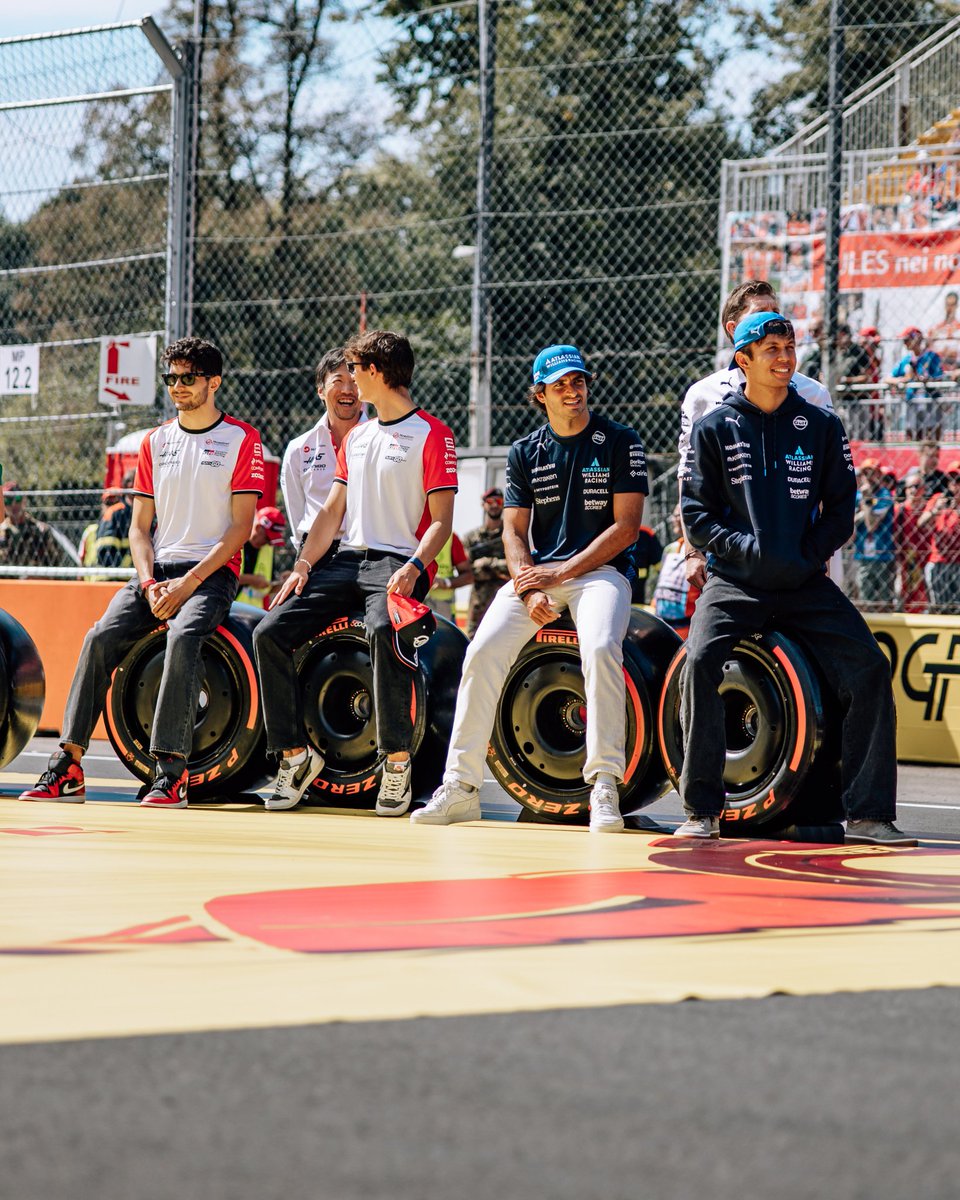 Formula1FRP's tweet photo. Pre-race laughs 😆

#F1RP #ItalianGPRP https://t.co/MFIYpms9MC