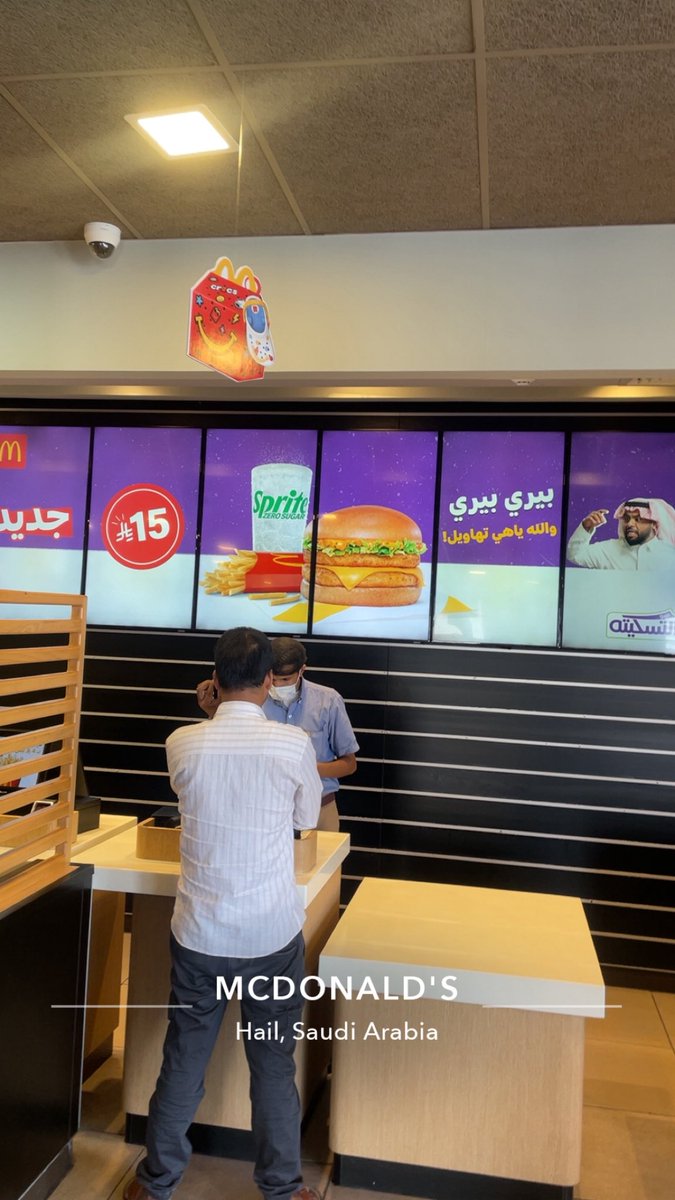 ماقدرت اقاوم وطلبت لي وجبه مع بيبسي 

بعتبرها انتكاسه خفيفه وبكمل