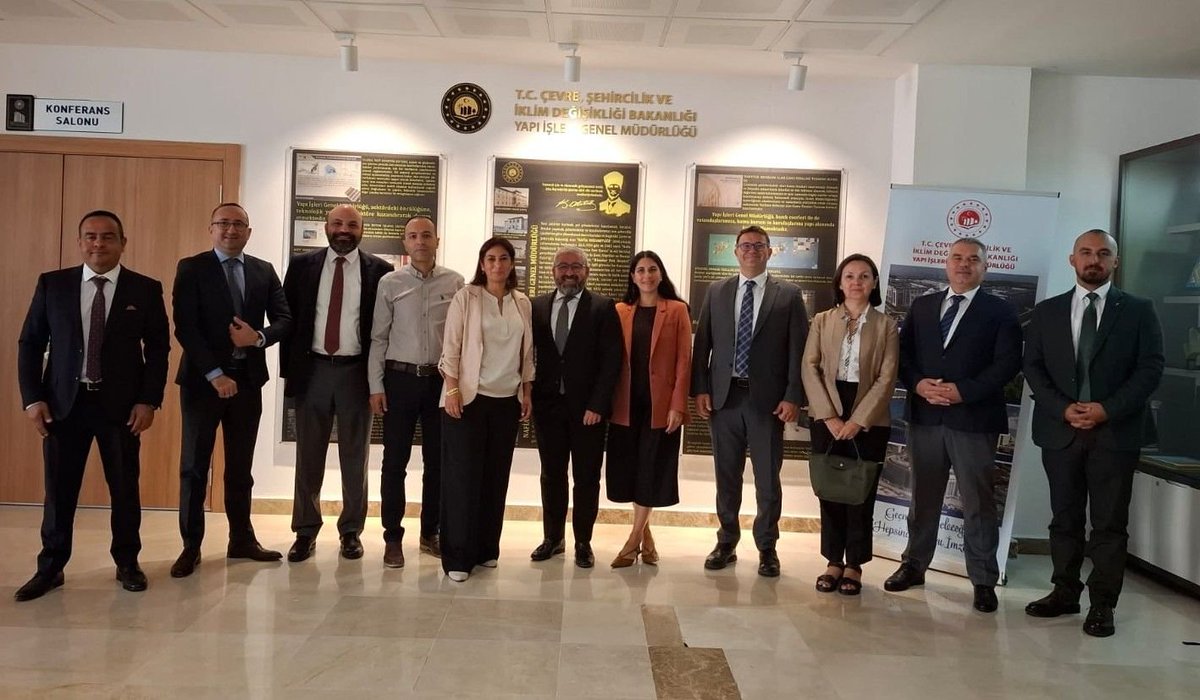 EYODER Yeni Yönetim Kurulu 1 Eylül 2025 tarihinde  T.C. Çevre, Şehircilik ve İklim Değişikliği Bakanlığı’nı ziyaret etmiştir.
Ülkemizin iklim değişikliğiyle mücadelesine ve EV projelerine katkı sunmak ve bu alanda kamu ile özel sektör arasındaki iş birliği için çalışıyoruz.