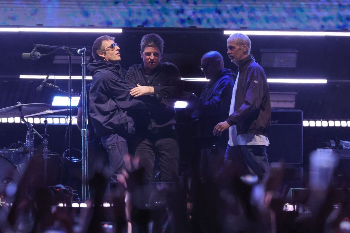 JURIDICO BERNARDO SILVA (@schjelderupz) on Twitter photo "when i speak to noel after the gigs, he says each is better than the last one. i don't think even they quite believe how huge this has become" - said photographer kevin cummins yesterday after the show "when i speak to noel after the gigs, he says each is better than the last one. i don't think even they quite believe how huge this has become" - said photographer kevin cummins yesterday after the show