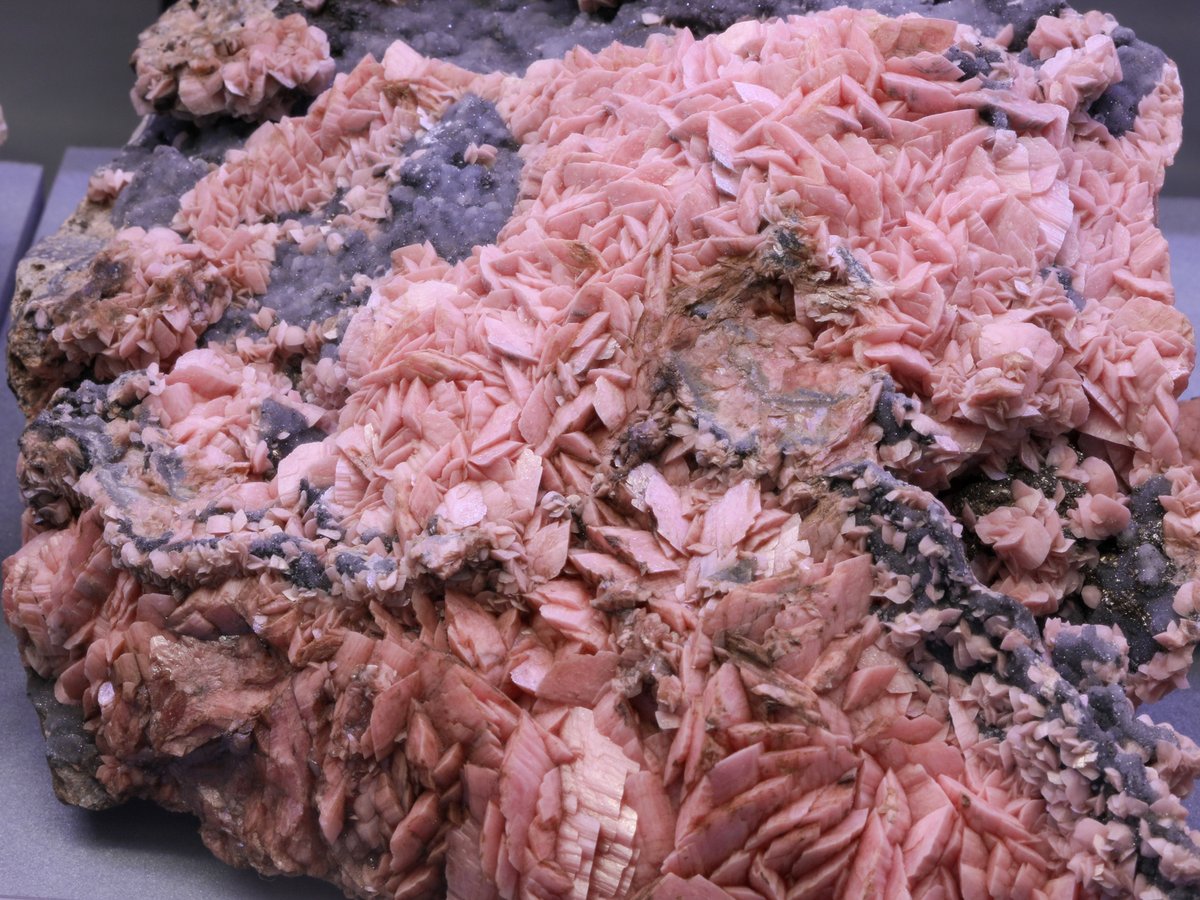 なにとは言いませんが、今夜はマンガン鉱の波動を感じます… この見事な