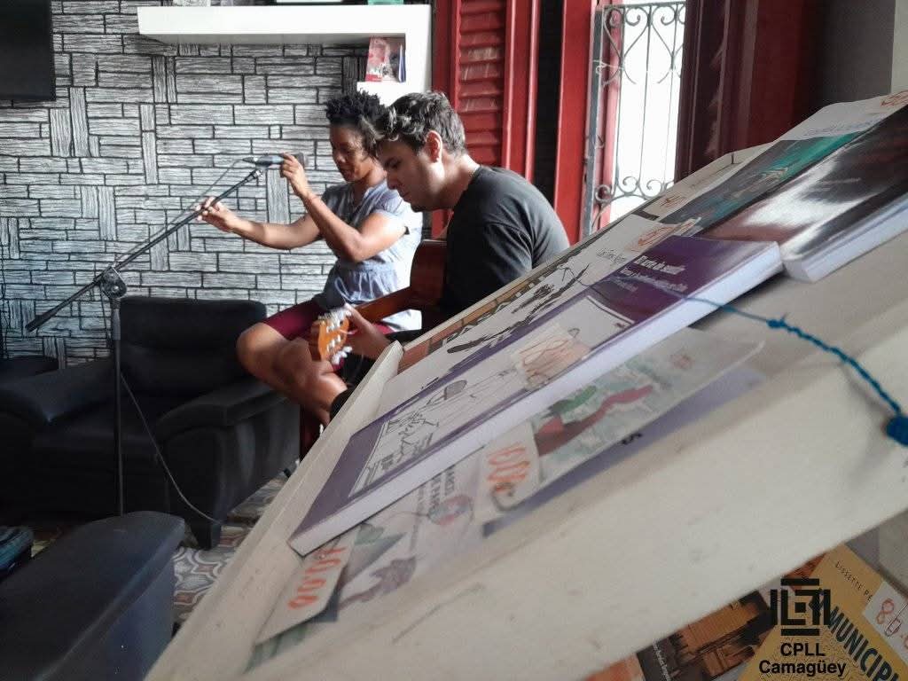 CPLL Camagüey (@librocamaguey) on Twitter photo ✨️ El espacio Entre Música y Verso volvió a reunir al público en un ambiente íntimo y acogedor.
👉 Te invitamos a seguir viviendo estas tardes de música a las 2:00 p.m. en el Café Literario Tengo.
#Camagüey #CubaEsCultura ✨️ El espacio Entre Música y Verso volvió a reunir al público en un ambiente íntimo y acogedor.
👉 Te invitamos a seguir viviendo estas tardes de música a las 2:00 p.m. en el Café Literario Tengo.
#Camagüey #CubaEsCultura
