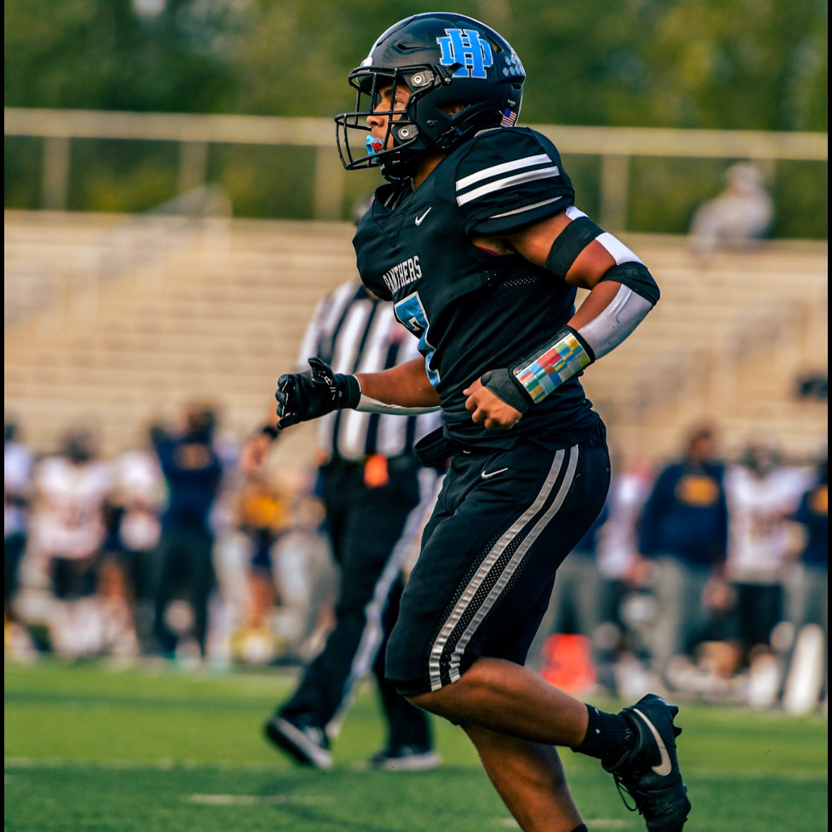 Braylon_G2027's tweet photo. Week 1-3 highlights! Offense and Defense!

Offense 

https://t.co/aeeZKwd2RD

Defense 

https://t.co/LwjSKuw9Jk

@_ENGTraining_ @HDarbyFootball https://t.co/VcYG72VEUl