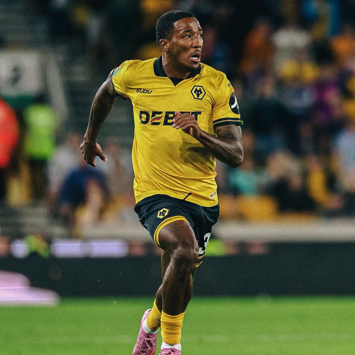 Jackson Tchatchoua clocked a top speed of 37.3km/h against Everton, making him the fastest player in the Premier League currently and the third quickest speed recorded in PL history. ⚡️ 🐺 

#WWFC | #Wolves