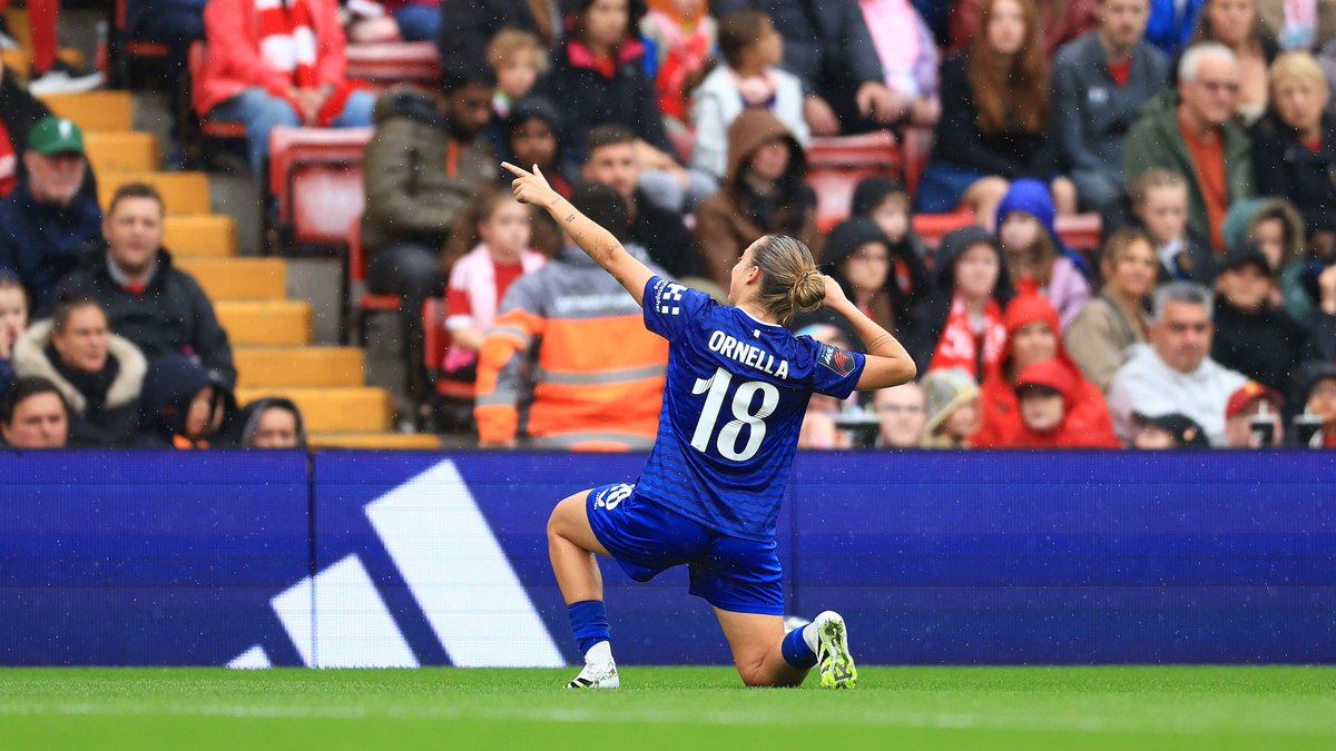 Summer signing Ornella Vignola scored a hat-trick on her Everton debut as the visitors hammered Liverpool at Anfield in the WSL derby. #lfc #efc Report ✍️👇

bbc.co.uk/sport/football…