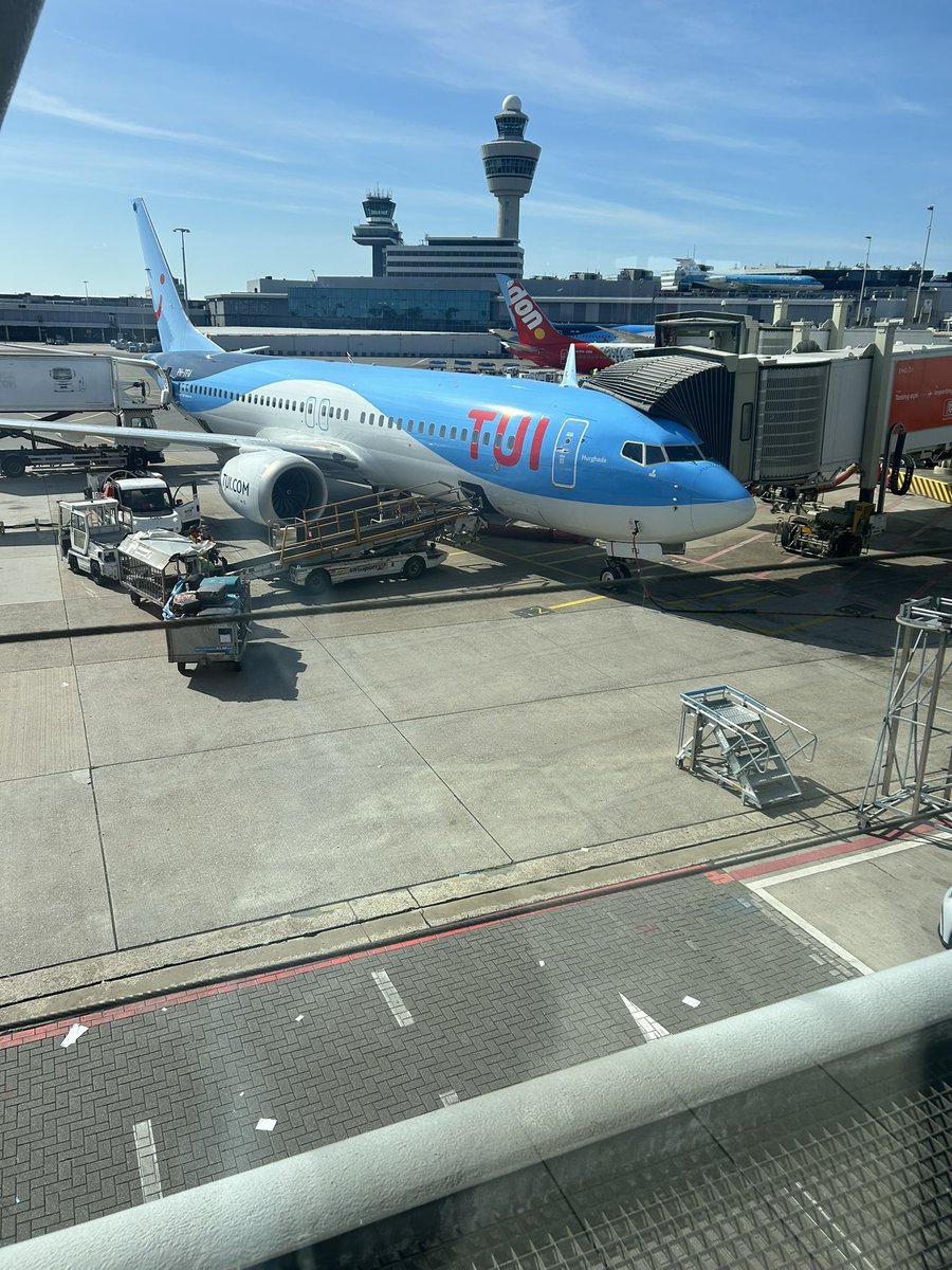 _samxo86's tweet photo. Rhodos is calling ☀️✈️  #schiphol https://t.co/x85MfFO91s