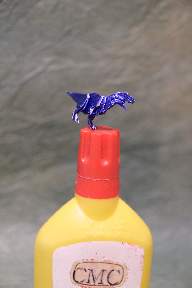 皆さんが気づいたかわかりませんが、なんとこの作品
片　足　で　自　立　してるんですよ