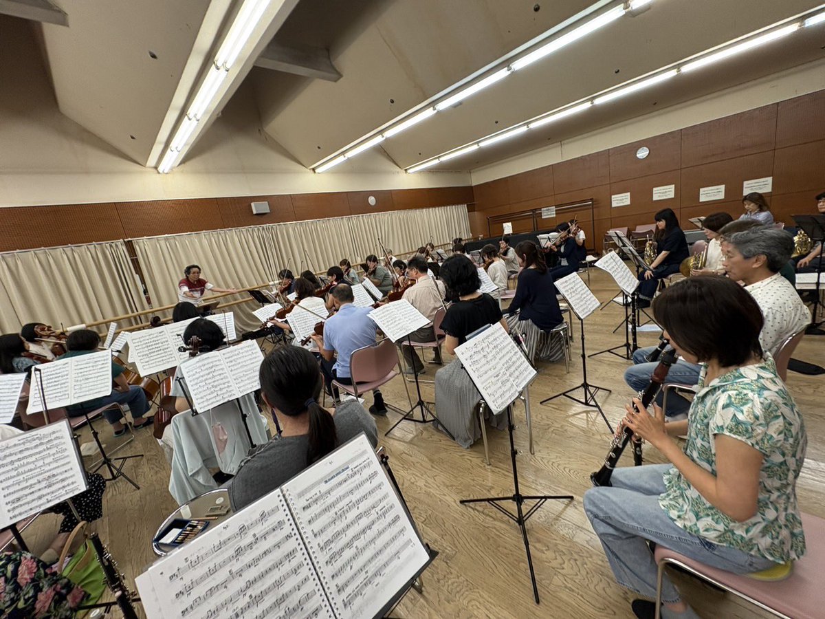 edo_phil's tweet photo. 早くも9月！
山下音楽監督のご指導でファリャの「三角帽子」を全曲やりました。「有名な所は大丈夫。繋ぎの部分が難しいんです。」と、難所を中心に。そして再来週は藤岡先生がいらっしゃるので、「多分藤岡さんはこのテンポでやると思います。」と速いテンポに対応できるようにご指導いただきました。 https://t.co/7d4UPukBvs