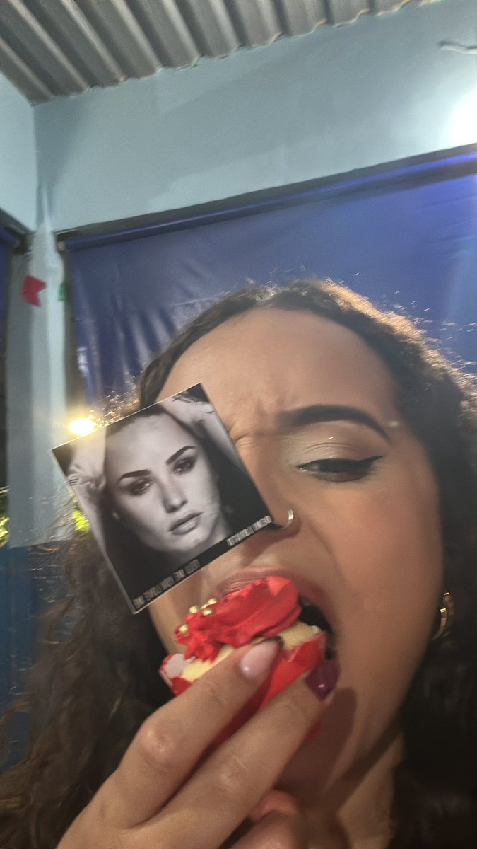 oliveringridz's tweet photo. aquela tua amiga lovatic https://t.co/MXd15PhUN4