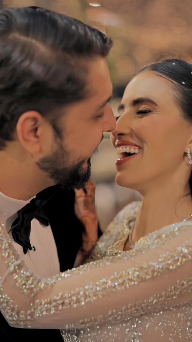 the_fab_app's tweet image. She’s having the most beautiful walk of a lifetime. Groom’s reaction just stole the show!! ♥️

#muslimbride #muslimwedding #muslimah #muslimfashion #muslimwear #bridalentry #weddinglehenga #lehenga #bridallehenga #weddingdress #pakistanibride #pakistaniwedding #pakistanidress