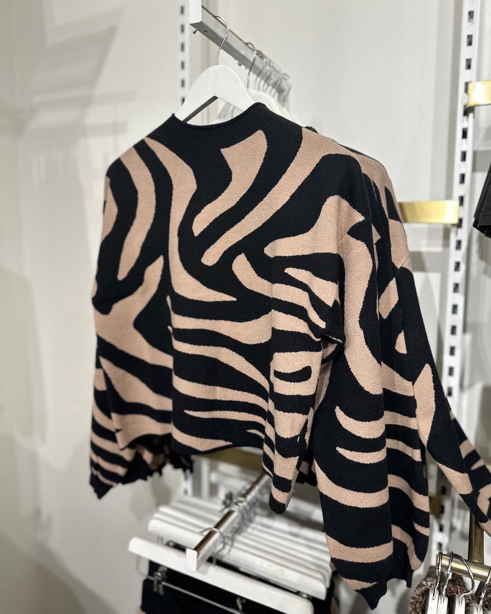 County Mall Crawley tweet media