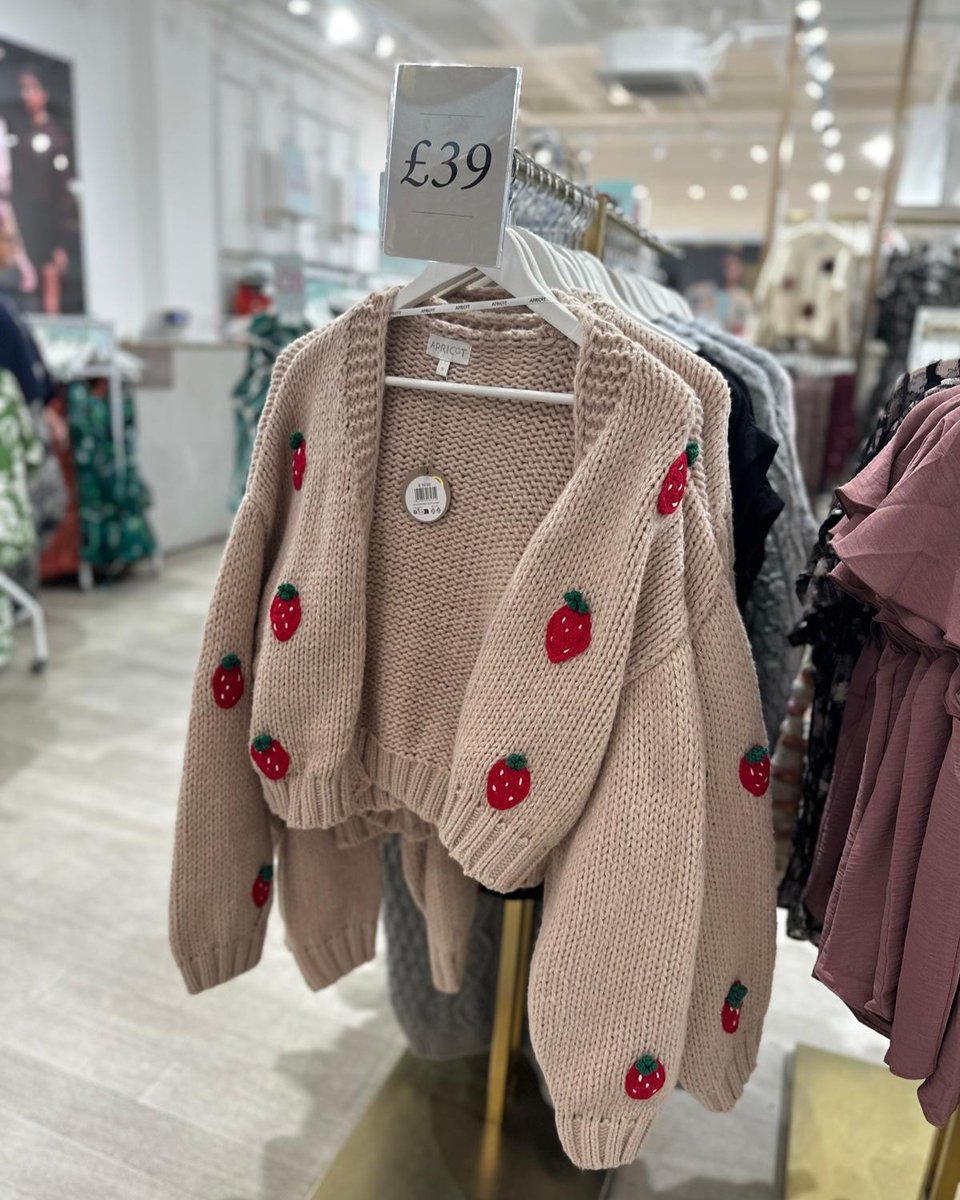 County Mall Crawley tweet media