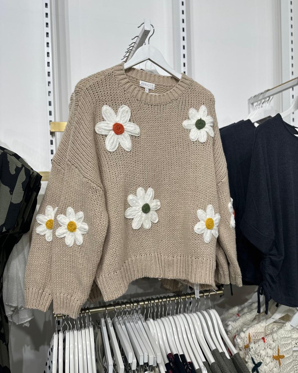 County Mall Crawley tweet media