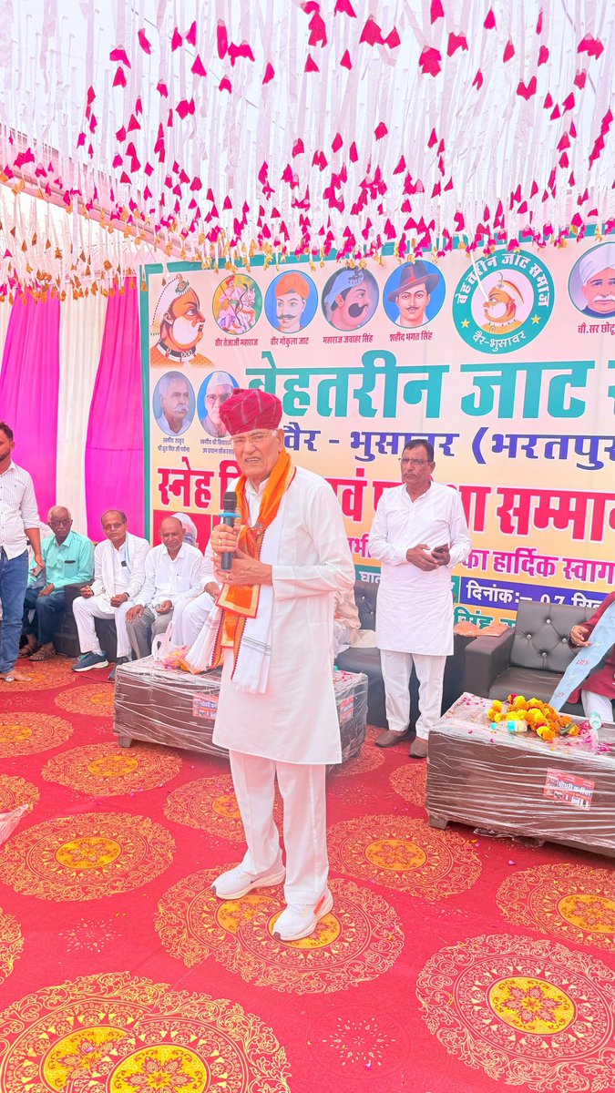 meelrajaram's tweet photo. जाट समाज वैर भुसावर, भरतपुर द्वारा आयोजित
नेह मिलन एवं प्रतिभा सम्मान समारोह में शामिल होकर समाजबंधुओं के साथ समय बिताने और प्रतिभाओं को सम्मानित होते देखना गौरवपूर्ण रहा।
ऐसे आयोजनों से समाज में भाईचारा, एकता और नई ऊर्जा का संचार होता है। https://t.co/82m2T1fqzu
