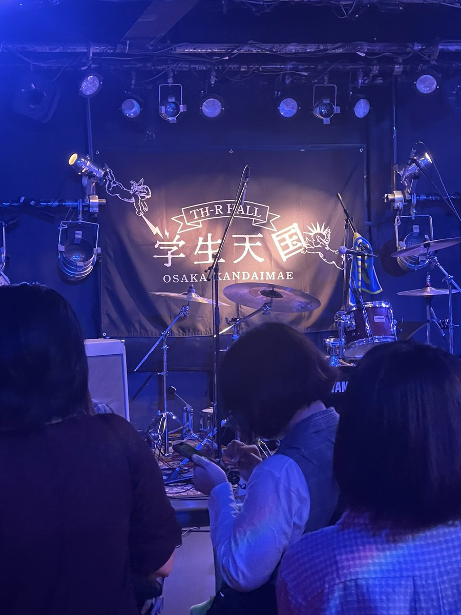 icerita1208's tweet photo. まじで、最高すぎた学生天国vol.100✨️
こんなにも熱いバンドたちがこのライブハウスで見れるなんて思ってもなかった💦ほんとにありがとう!去年解散したセンチメンタルリリーも一夜限りの復活で見ることが出来て神😇 #センチメンタルリリー #一夜限りの復活 #THRHALL #学生天国 https://t.co/1vgXRSNiOh