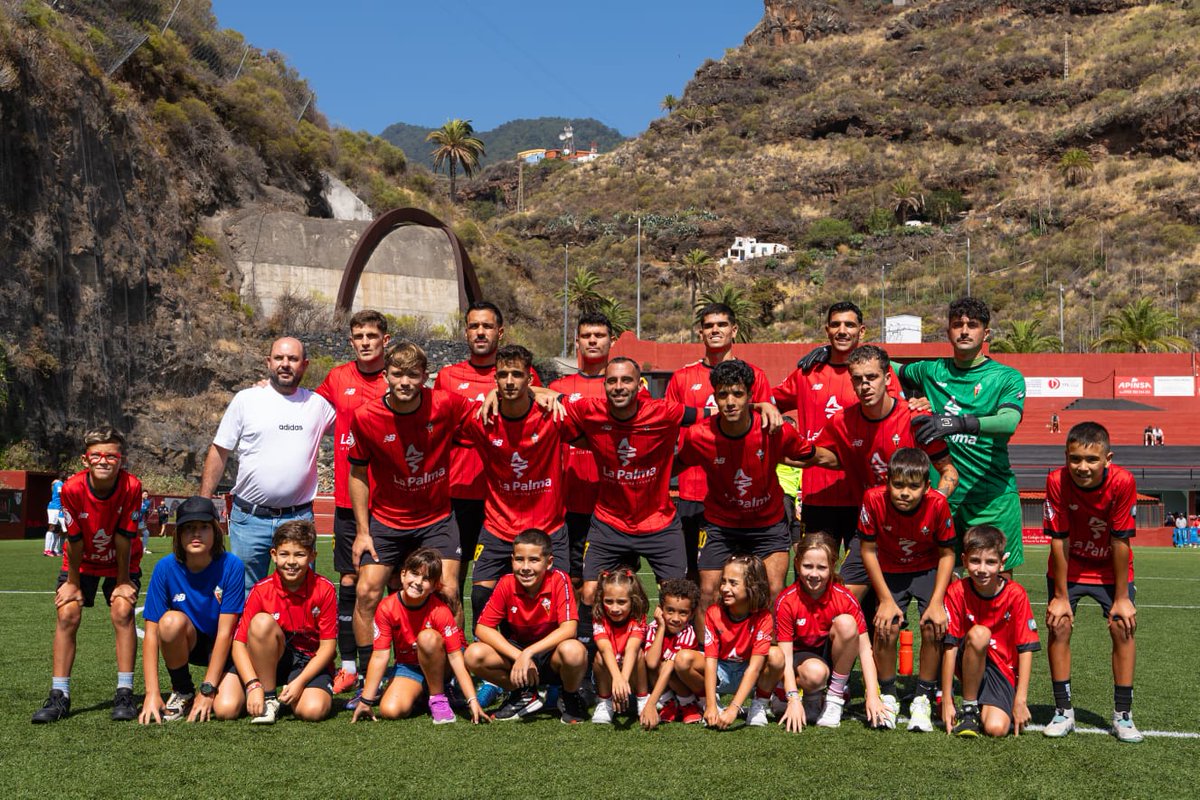✅️ 𝐅𝐢𝐧𝐚𝐚𝐚𝐚𝐚𝐥!
Un doblete de David Grande nos da el triunfo en el debut liguero ¡Gracias, afición!

#CDMensajero 2⚔️0 #SanBartolomé

#DaGustoSerUnGuerrero