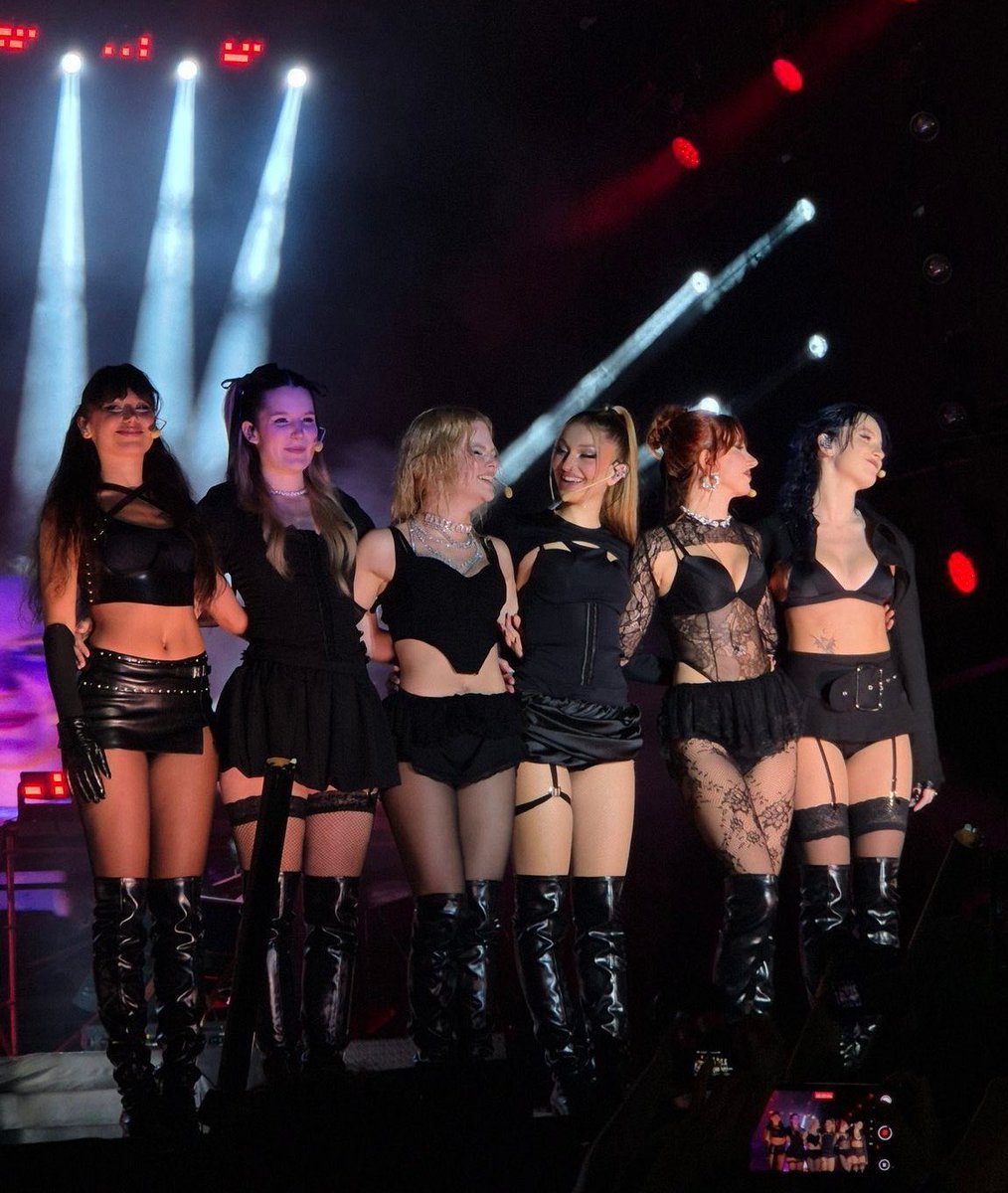 Atatürk’ün yanında böyle bir kadın gördünüz mü hiç bu erotizm artık hitap ettikleri yaş grubu 10-15 civarı bu kadar da bilinçsiz olmayın bu Türk Töresi değil kasıtlı çürütme operasyonu 

#Manifest