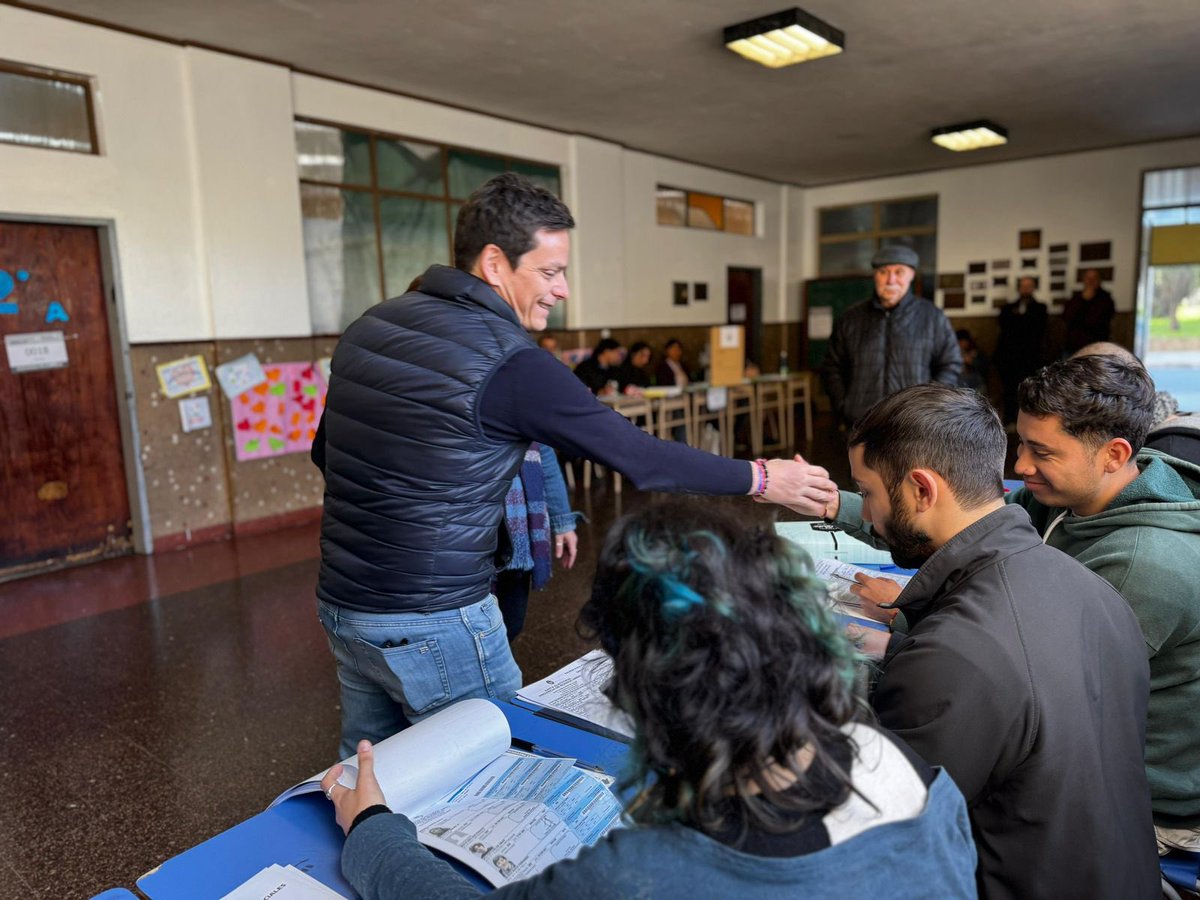 Hoy voté en la Escuela Sagrada Familia de La Plata.
Es un día importantísimo para todos los bonaerenses, especialmente para los platenses.

Lo importante es participar, ir a votar con esperanza y alegría, sin odios ni violencia.
Que sea una jornada en paz que celebre la
