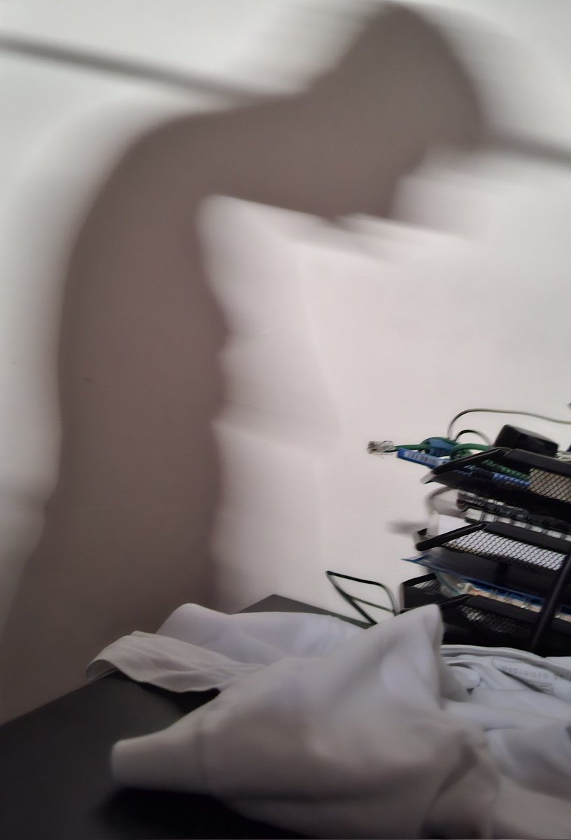 EvilAndAutistic's tweet image. I've been laughing at my shadows side profile for almost 10 minutes