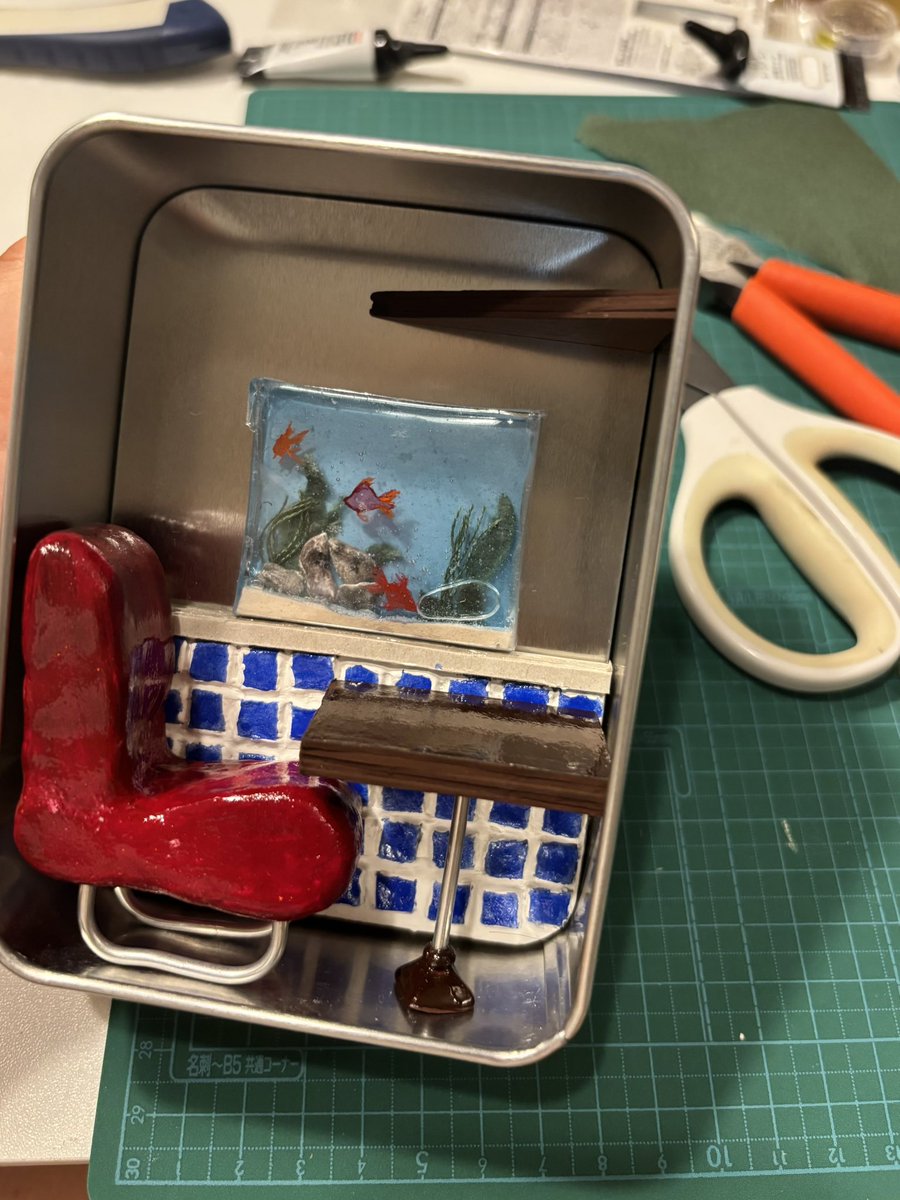 _NUM_00's tweet image. 課題全く終わってないけど百均の缶改造して遊んでる