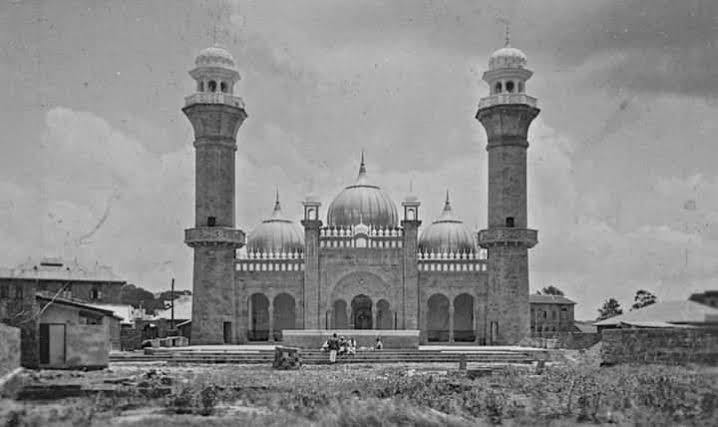 AbdiYussuf254's tweet photo. Celebrating 100 Years of Jamia Mosque Nairobi

Today marks 100 years since the foundation stone of Nairobi’s Jamia Mosque was laid, a moment that began the transformation of a simple vision into one of East Africa’s most iconic religious and architectural landmarks. The vision for Jamia Mosque Nairobi was conceived in 1902 when Maulana Sayed Abdullah Shah a respected religious leader approached the colonial government for land on which to build a mosque. 

Held in high regard, Maulana Sayed Abdullah was granted permission to choose any site he wished. When presented with a map of Nairobi he placed his finger squarely in the middle on a parcel of land which was then a little more than uninhabited swampland. 

Although the mosque was founded in 1902, construction did not begin until 1925. The delay stemmed partly from an edict that prohibited Indians and Arabs from owning land in Nairobi, as well as financial constraints. To raise funds, the Anjuman Islamia Muslim Association launched a wide appeal across East Africa between September 1925 and December 1927, with contributions also arriving from as far away as the Muslim community in Durban, South Africa.

The construction of Jamia Mosque Nairobi took 8 years and was completed in 1933. It was officially opened on Friday 18th August 1933, in a grand ceremony attended by thousands of Muslims from diverse communities such as the Punjabis, Arabs, Swahilis, Somalis, Nubi's and others who marched in procession from the Indian National Bank, now the Kenya National Archives to the new mosque located  some 750 meters away. 

The inauguration was led by Sayyid Khalifa bin Harub the Sultan of Zanzibar who declared the mosque open for prayers. The celebrations continued for two days featuring speeches, sermons, prayers and poetry in Urdu, Arabic and Swahili.

At its completion Jamia Mosque Nairobi was not only the tallest building in Nairobi but also the largest mosque in East Africa. Over the past half century it has been expanded twice to accommodate Nairobi’s growing Muslim population. Today it stands as both a place of worship and a living monument to the faith, resilience and foresight of the community that built it.