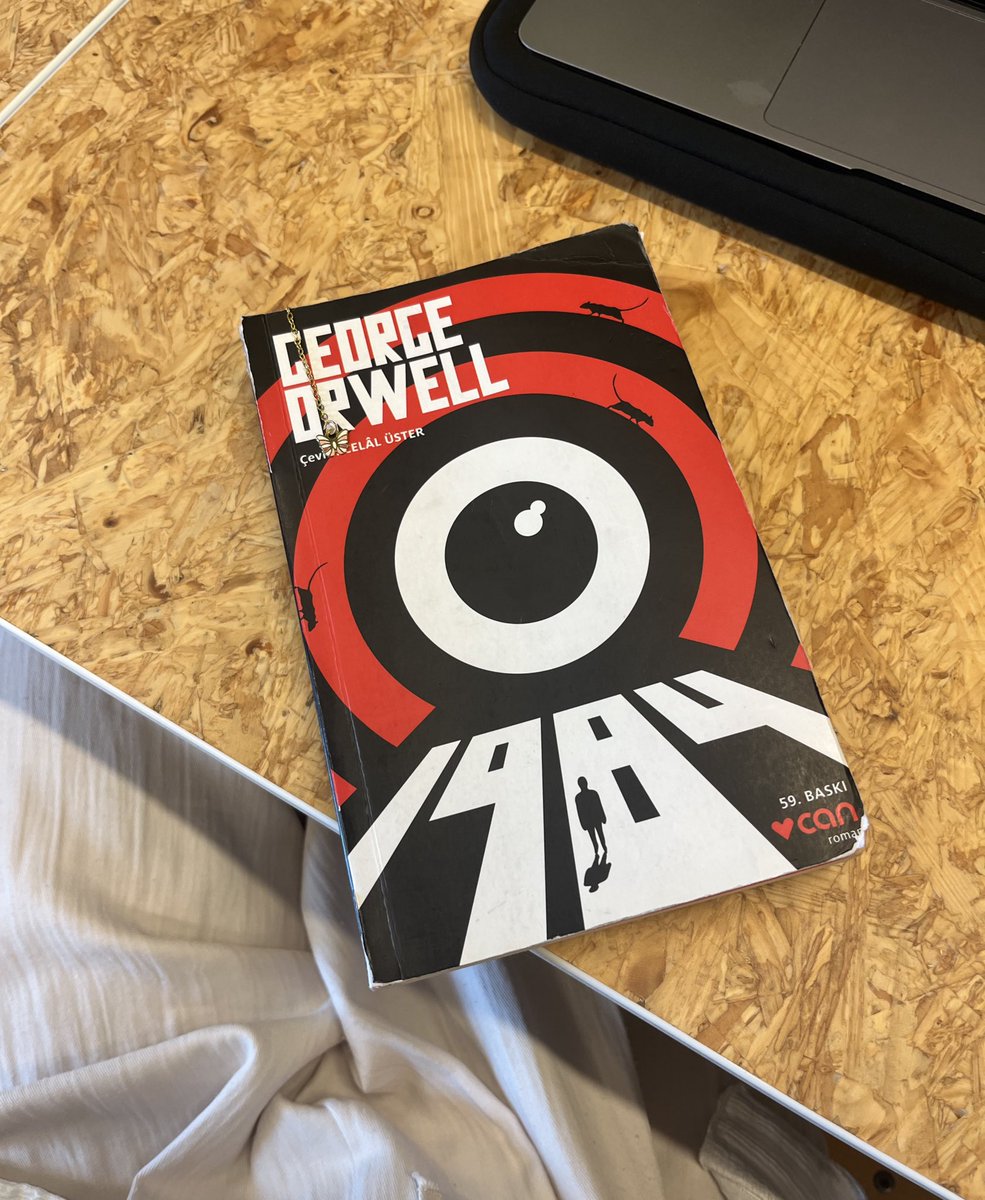 perasule's tweet photo. Bu kitap hakkında ne düşünüyorsunuz? 🤔 https://t.co/cT6MkMhPcn