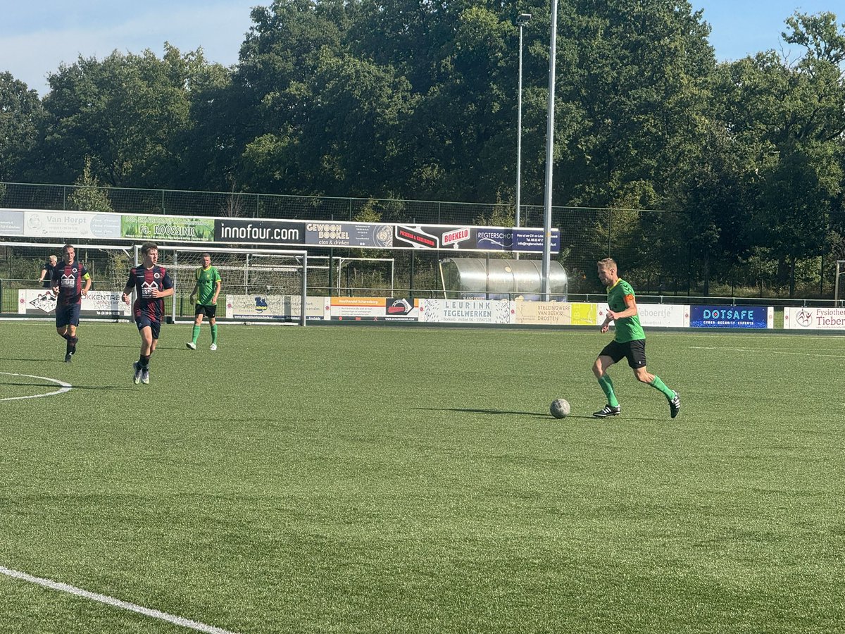 wegdamnieuws's tweet image. #BSC #Unisson - #WVV34 #Hengevelde 53 minuten gespeeld en hetzelfde spelbeeld. Nog 0-1