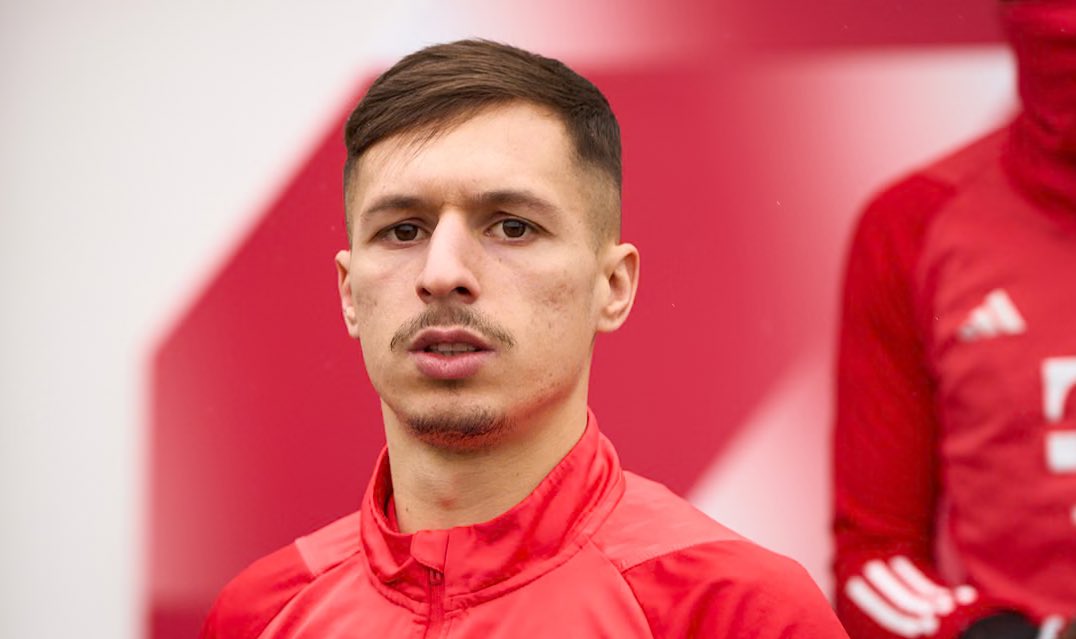BayernBuzz_'s tweet photo. 🚨🔴 EXCLUSIVE: Bayern have decided to terminate Bryan Zaragoza’s loan immediately — player will return to the club with immediate effect.

Decision comes after not securing Ademola Lookman. ❌

Zaragoza will now be part of Bayern’s squad as backup for Luis Díaz. ✅ https://t.co/kQ3FGq8Cpk
