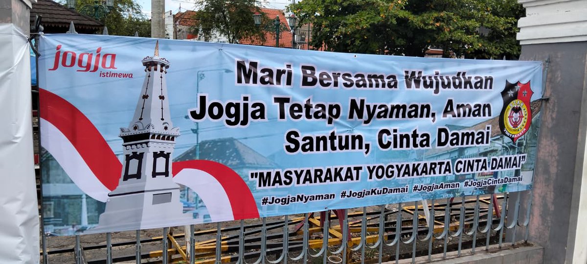 kancil117's tweet photo. Dibeberapa titik wilayah jogja terpasang  Sepanduk cinta damai mendukung Jogja Ademayem tanpa Anarki, seko komunitas STAK @merapi_uncover https://t.co/ph6CGDtrI4