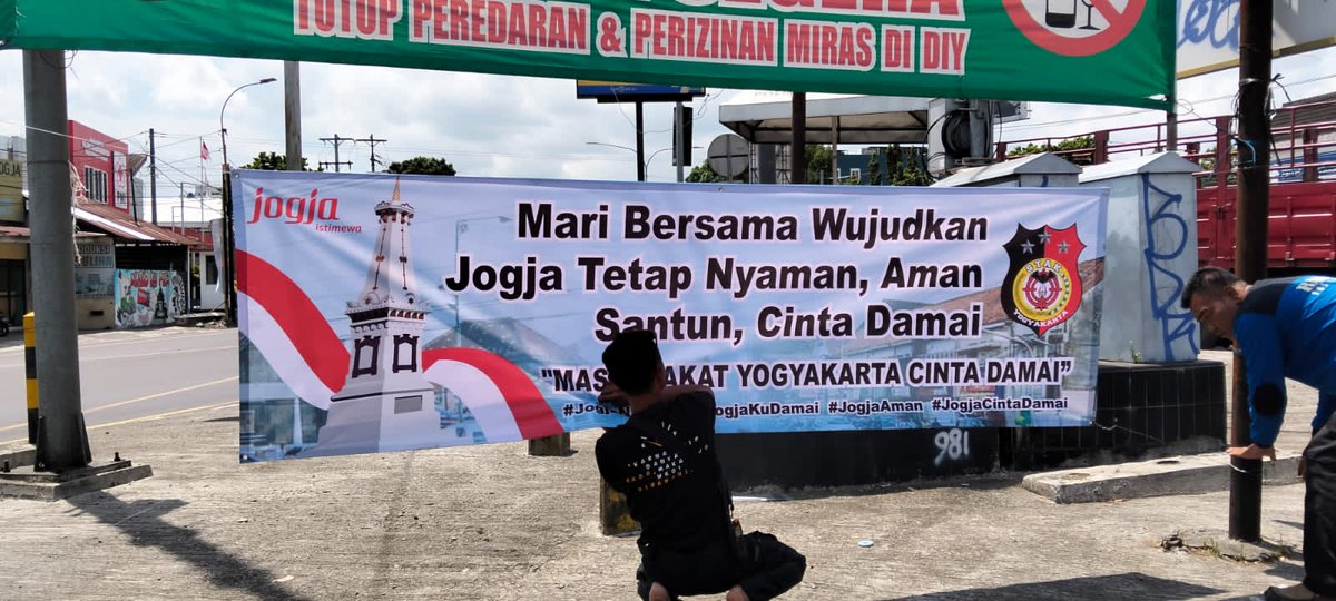 kancil117's tweet photo. Dibeberapa titik wilayah jogja terpasang  Sepanduk cinta damai mendukung Jogja Ademayem tanpa Anarki, seko komunitas STAK @merapi_uncover https://t.co/ph6CGDtrI4