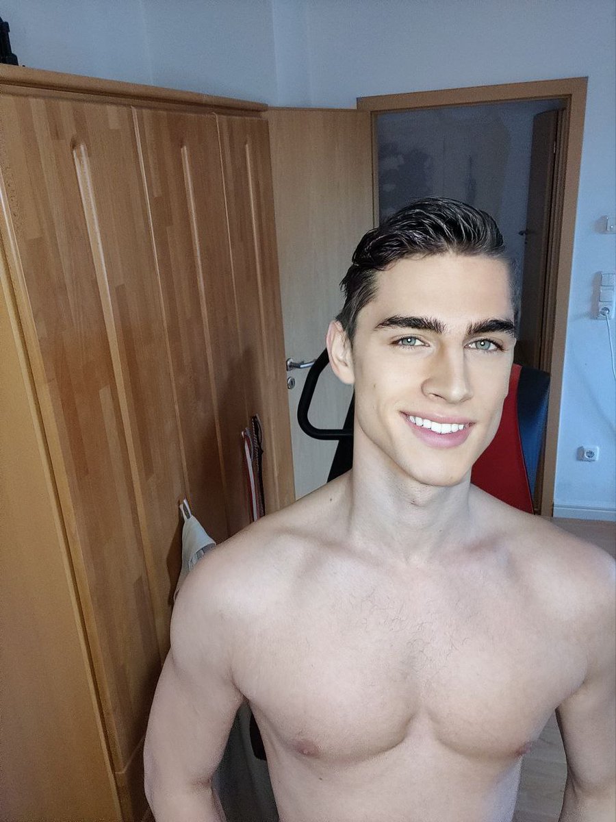 I'm a masterpiece of masculine beauty. 😍 I'm a sight to behold. 🤩