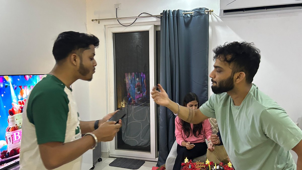 striver_79's tweet image. Logging more memories
- Team surprised me at a BnB
- Friends surprised me at home
- Spent time with kids
One more year older, one more year grateful 🙏