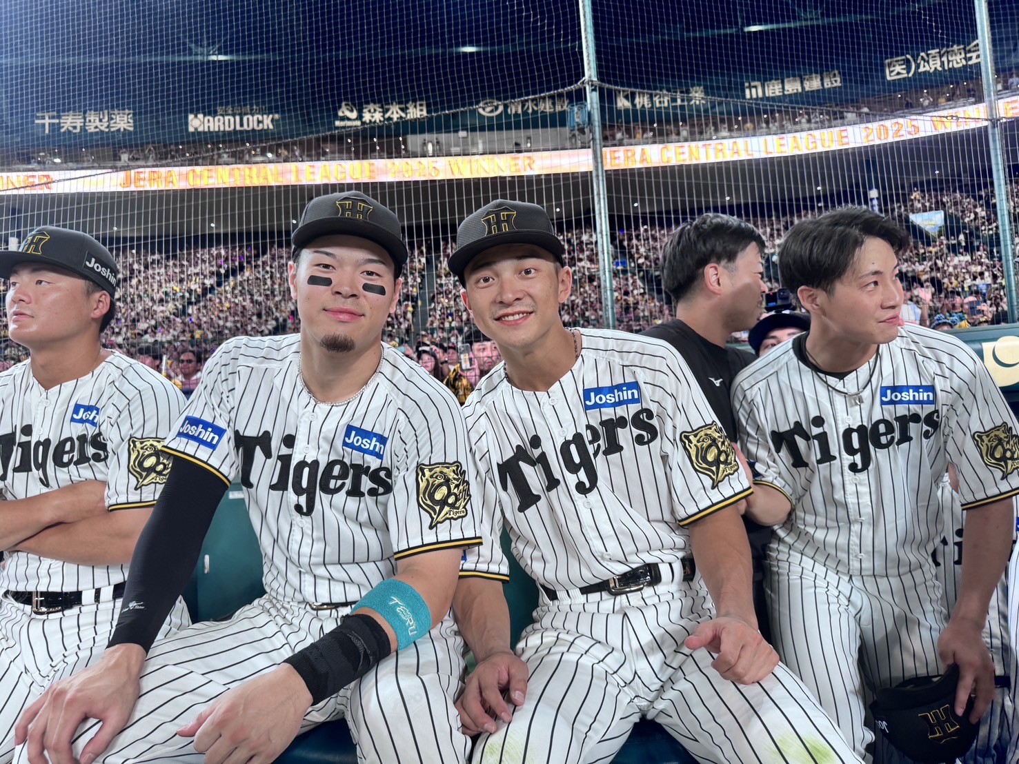 阪神タイガース 勝招き虎 グラウンドで歓喜を分かち合う！⑫ #虎V2025 #90th #阪神