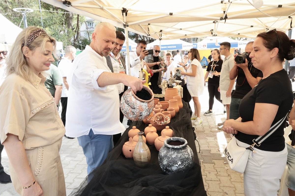 Çömlek Festivalimiz kapsamında açılan stantları gezerek hemşehrilerimizle sohbet edip hemhal oluyoruz.