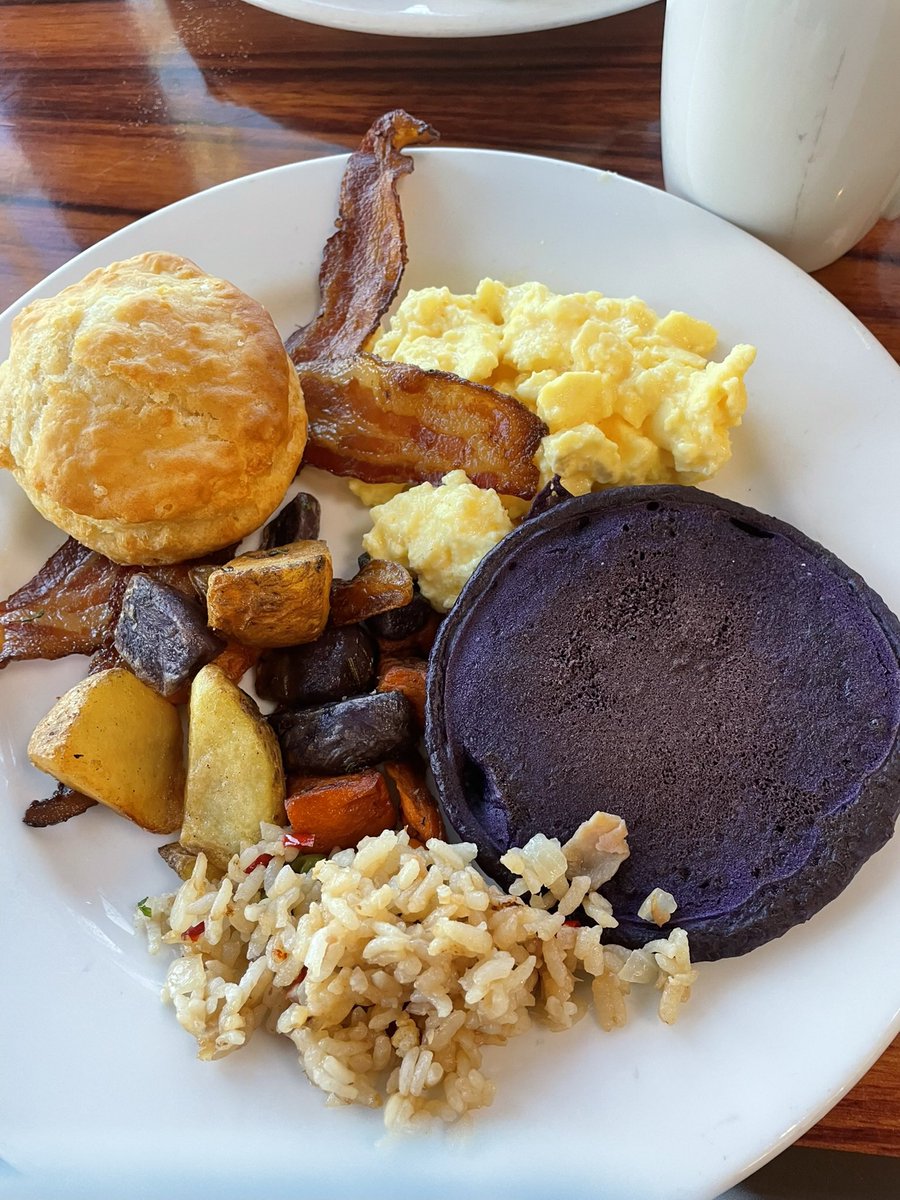 SweetTalkBook's tweet image. When your plate is full, make sure it’s overflowing with all that is good! #ube #PositiveVibes #fillyourcup #focusonthepositive