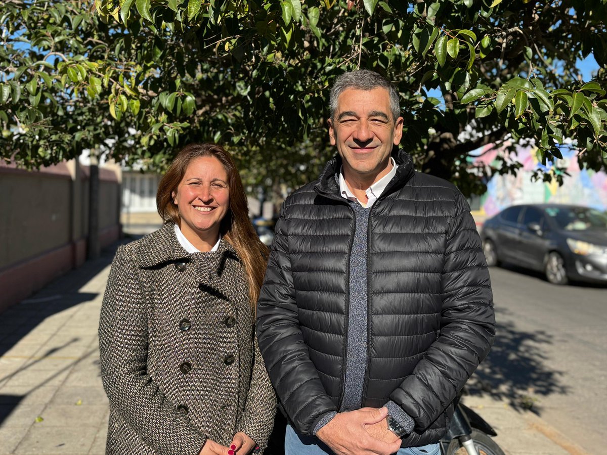 SomosBAChivil's tweet photo. #AHORA Vota nuestro primer candidato a concejal, Néstor Dabi, en la Escuela Primaria N° 5 🗳️

Somos Chivilcoy 🩷

#Elecciones2025
#Chivilcoy

@BritosGuillermo https://t.co/Cy2a8njPgo