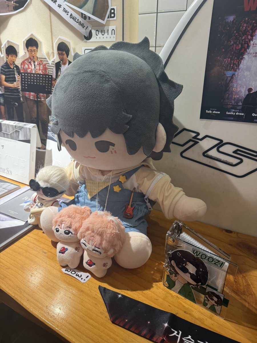 20250907 우지 송별회 🍚

스텝분들과 지훈이 부모님까지 다들 너무 친절하셨어요 가게에서 다들 저 보시면 대성통곡 웇프로 소문나서 ㅋㅋ큐 마지막에 뛰어놀때 물도 챙겨주시고 캐럿들 다 착하구 몇없는 행복한 시간이였어요 좋았어요 너무 

#지훈아_늘_기다릴게
#지훈아_여긴_언제나_너의_자리야