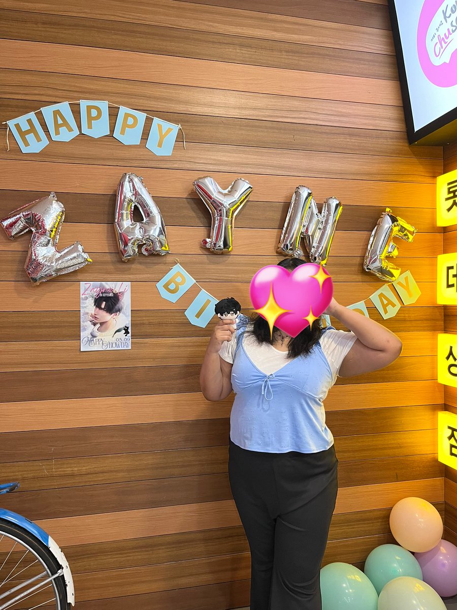 matzzsang's tweet photo. I had sooo much fun going to the events! I loooove being a fangirl sm🩵

Thank you @zayneversary @withlovezayne @SnowForZayne for the events and good times! https://t.co/WtkVBxBNsb
